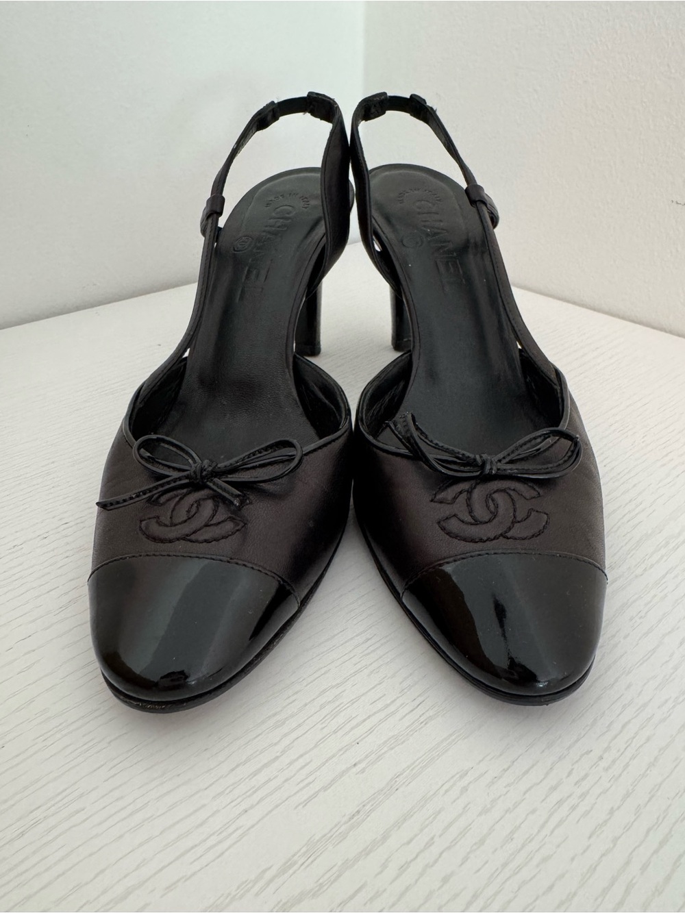 Chanel CC Logo Black Bow Patent Slingback Heels EU 37 Authentic Vintage Shoes - Picture 2 of 8